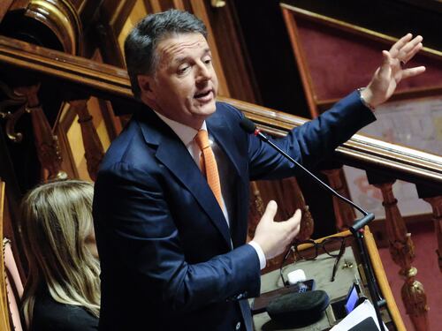 Meloni, l'ultimo attacco di Renzi: "Non tocca palla". Baldelli: "Ossessionato"