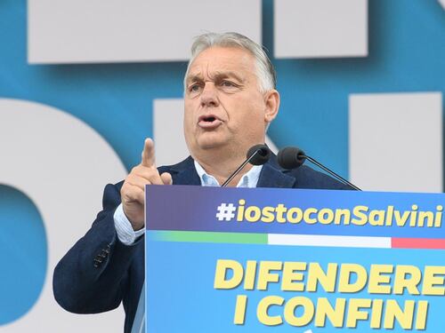 Pontida, Orban sfida l'Ue: "Occupare Bruxelles, migranti davanti ai loro uffici"