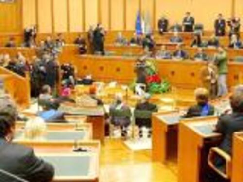 Liste "rosa a metà", scontro sulla nuova legge elettorale
