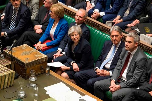 Caos Brexit, si vota la fiducia alla May. Tra le ipotesi nuovi negoziati, no deal o referendum bis
