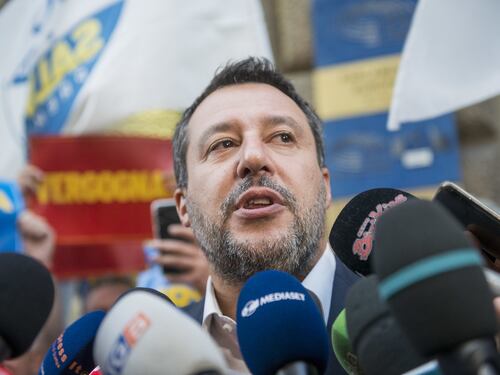 Migranti, Salvini bacchetta l’Europa: “Si occupi di difendere i confini”