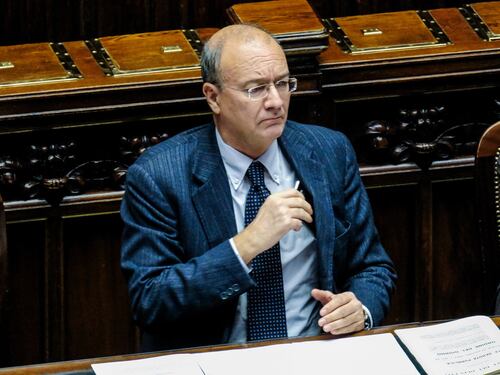 Valditara, "bulli a scuola? Serve l'umiliazione". Scoppia il caso sulle parole del ministro