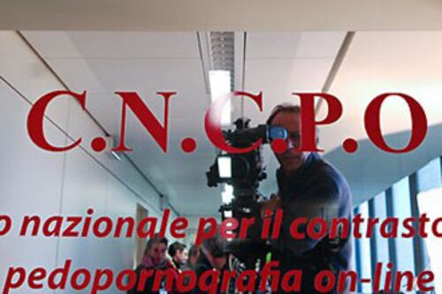 Su WhatsApp le chat dei baby-pedofili. Minorenni aguzzini tra gli indagati
