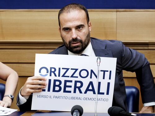 Il Centro perde i pezzi. E la fuga da Calenda tira la volata a Bucci