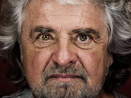 Grillo come Giucas Casella: ipnosi per i biglietti dell'autobus