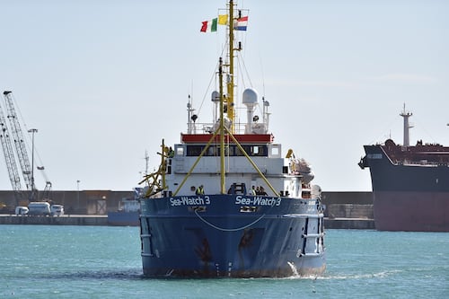 Migranti, altro favore delle toghe rosse alle ong: revocato il fermo della Sea-Watch 5