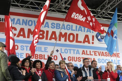 Cgil nostalgica della Russia: alla festa parte l'inno dell'Urss