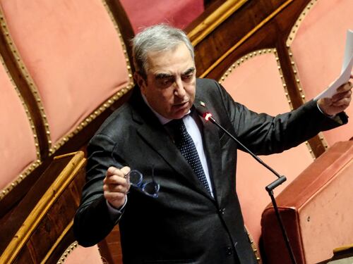 Dossieraggio, Gasparri azzanna Report: "Bellavia? Intreccio inquietante. La Rai che fa?"