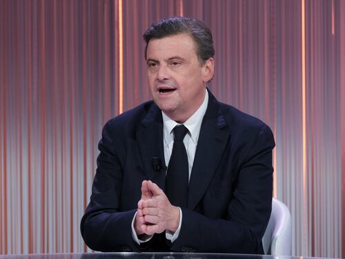 Calenda da Vespa fulmina Schlein: “Linea Pd del tutto sovrapponibile al M5S”