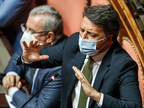 Scintille tra Matteo Renzi e Fratelli d’Italia: "Preferisco Berlusconi alla Meloni". La replica: zerbino a pagamento