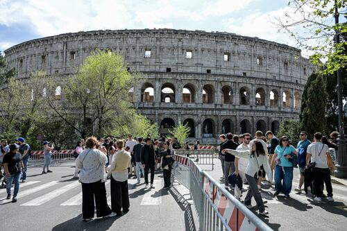 Roma, controlli extra della Polizia: "Duemila agenti, lotta all'abusivismo"