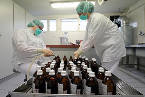 Coronavirus, quasi mille morti in un giorno. Mai così tanti. Lieve calo dei nuovi contagi +4.401