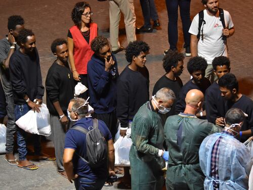 I "disperati" della Diciotti spariti, cinquanta migranti non si trovano più