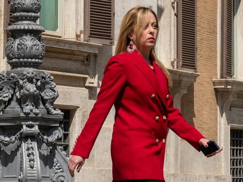 Sondaggi politici, Fratelli d'Italia in testa: Giorgia Meloni supera il Pd ed è primo partito. Le cifre Supermedia