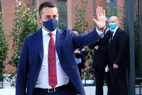 Luigi Di Maio è diventato grande, ora sembra un democristiano: "Raggi? Meglio non fossilizzarsi"