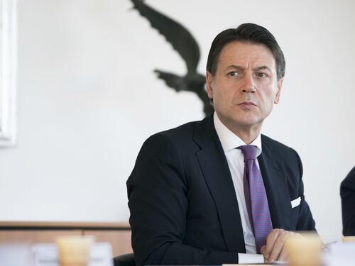 La gita al comizio di Giuseppe Conte? “Solo una casualità”. Il governo fa imbufalire Italia Viva