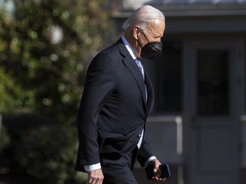 Il grande gelo Usa-Russia, Biden a Putin: se invadete la pagherete cara. Venti di guerra sull'Ucraina