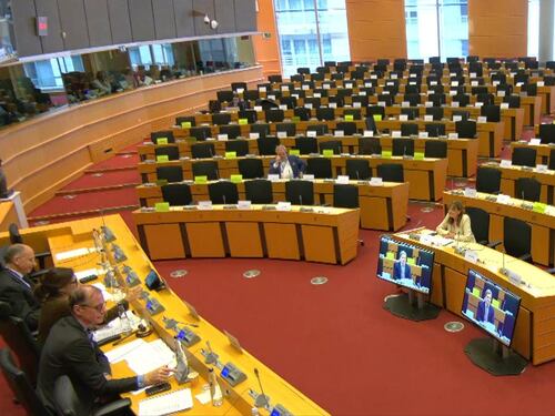 Letta in audizione al Parlamento europeo. Ma è un flop: ad ascoltarlo solo in quattro