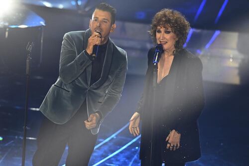 Sanremo 2024, Gabbani si inginocchia di fronte a Mannoia: "Il cerchio si chiude"