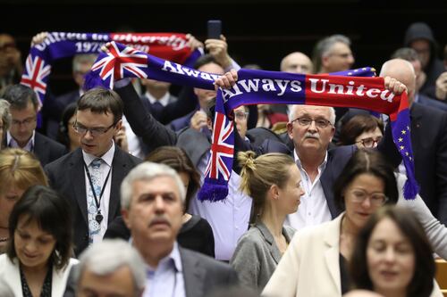 Brexit, l'Europarlamento vota il divorzio. La Gran Bretagna è fuori dall'Ue