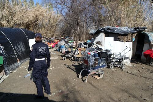 Ruspe in azione, via le baracche da lungotevere di Pietra Papa
