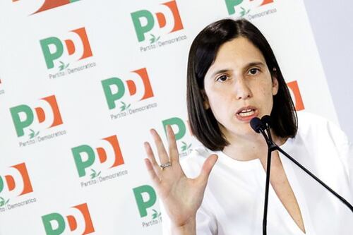 Pd, Schlein invoca una tregua. La minoranza (per ora) non se ne va