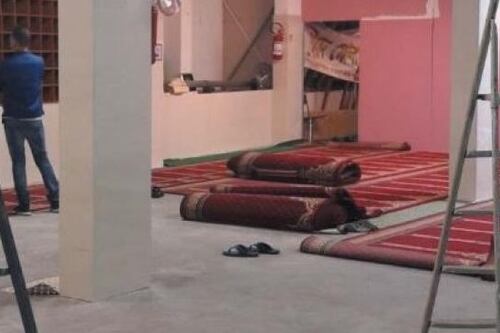 Imam inneggiava all'Isis e menava la moglie se rifiutava il niqab. Espulso