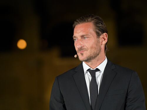 Totti presenta il libro al ColosseoBattute, frecciate, gag e ricordi