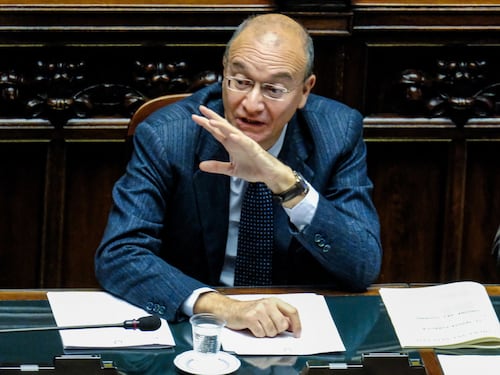 Umiliazione dei bulli a scuola, il ministro Valditara chiarisce: ho usato un termine inadeguato
