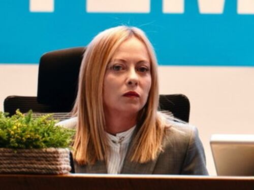 Siti sessisti, caccia a responsabili e commentatori. Meloni "disgustata"