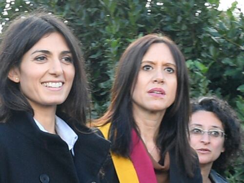 La Raggi ricicla la Della Casa sfiduciata. Volano gli stracci, Lozzi: bullismo