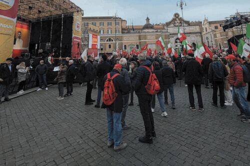 Referendum, la piccola ammucchiata per il No alla riforma: piazza semi-vuota