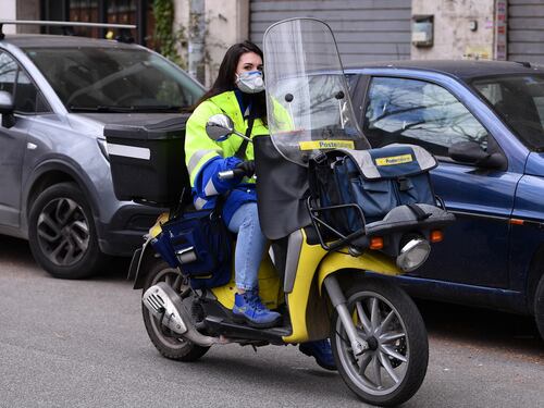 Bologna, il giallo della raccomandata recapitata mezzo secolo dopo
