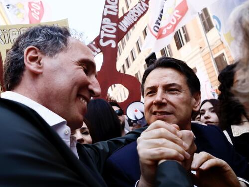 Conte e l'abbraccio col Pd Boccia senza Schlein: "Siamo noi l'alternativa"