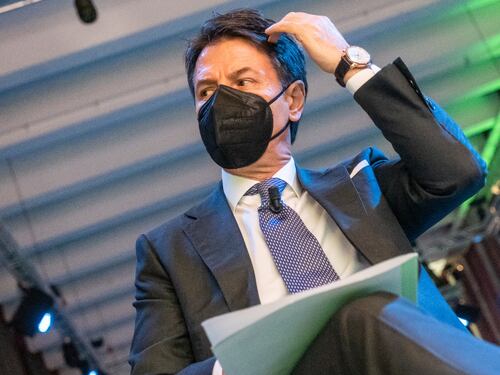 Conte batte Beppe Grillo, 2xmille al M5s