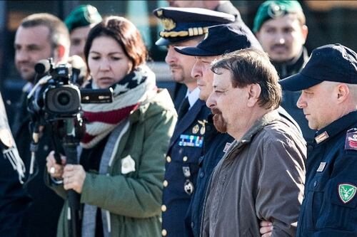 Cesare Battisti in galera. Ora caccia a chi l'ha aiutato