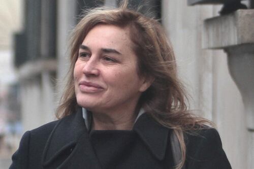 Berlusconi verso il Colle. Lory Del Santo si offre in sposa, ma c'è l'incognita taglia di reggiseno