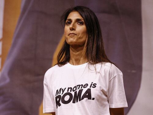 Beppe Grillo si collega e gela Virginia Raggi. "Non sparirai", verdetto già scritto?
