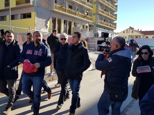 Tre giorni da sfollati, i parlamentari ad Amatrice dopo l'invito del sindaco Pirozzi