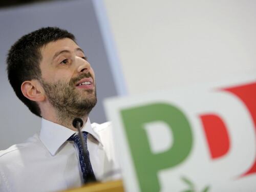 Pd, Speranza si candida E Renzi prepara l'assemblea