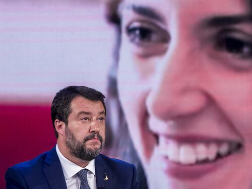 Matteo Salvini fa impazzire Virginia Raggi. La risposta della sindaca è furiosa: trova un candidato