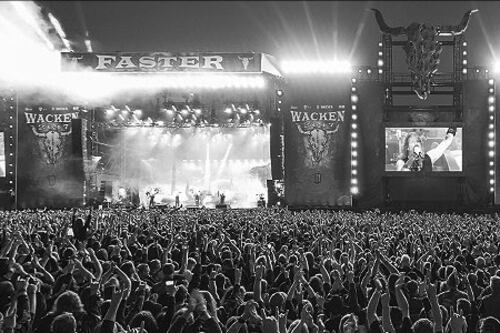 Due anziani scappano dall'ospizio per andare al mega-festival heavy metal