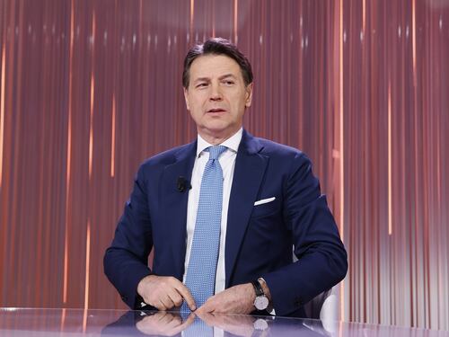 Figuraccia di Conte: presenta una legge sul conflitto di interessi, ma è assente in aula