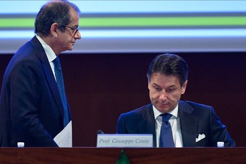 Imprese e risparmio, cambia la Manovra. Maternità, si potrà lavorare fino al nono mese