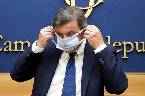 Calenda, Sassoli e Gentiloni in fuga da Roma: i criticoni della Raggi si sfilano