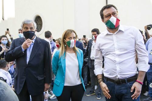 Basta marchette e bonus inutili. Giorgia Meloni smaschera le trappole di Conte
