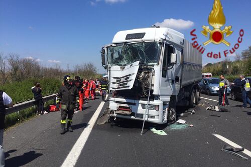 Tir contro pulmino francese in gita. Feriti 6 bambini e un maestro