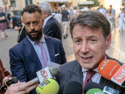 M5S, Conte fa finta di non vedere la rivolta interna: “Penso solo al processo costituente”