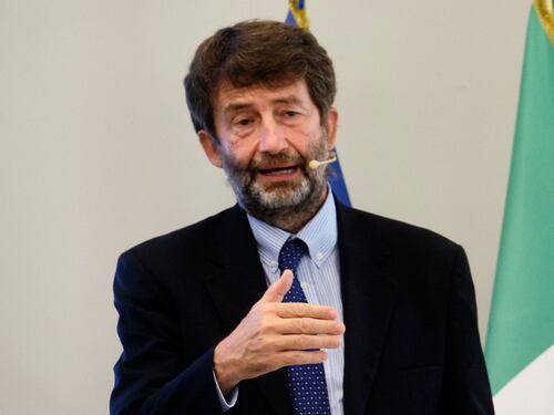 Franceschini premier e lui al governo. Il piano di Renzi per far fuori Conte