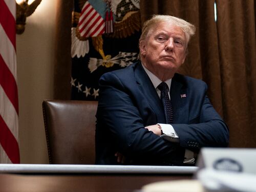 Trump vuole cancellare il voto, quella inquietante somiglianza con House of Cards...